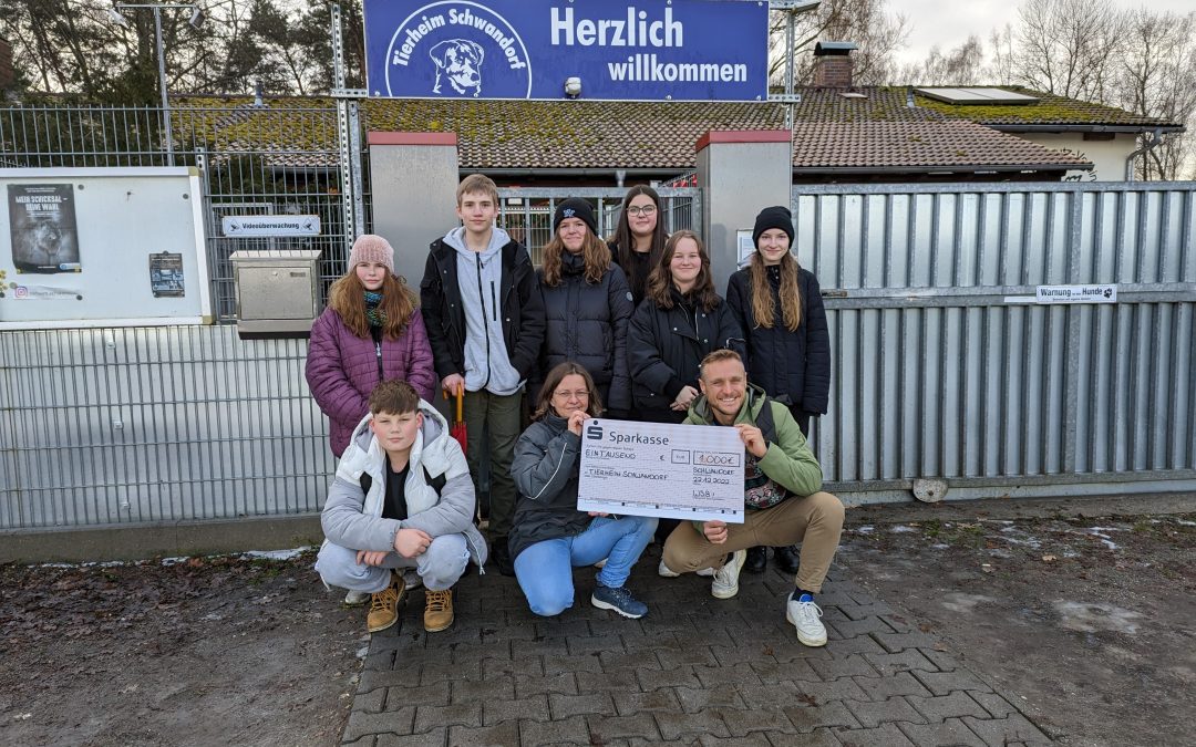 Weihnachtliche Spendenaktion der Wirtschaftsschule für das Tierheim Schwandorf